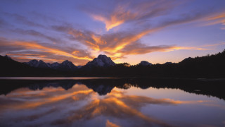 Sunset mountain lake reflection clouds 3 - a beautiful sunset over a mountain lake free wallpaper