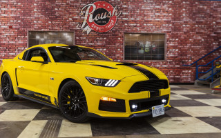 Yellow mustang checkered floor brick - a brick building free wallpaper