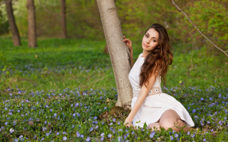 Woman white dress sitting blue - a white dress free wallpaper for desktop