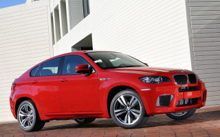 Red car building white wall - a white wall behind free wallpaper