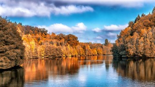 Lake trees blue sky clouds 2 - a few boat free wallpaper for desktop
