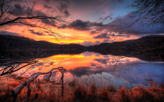 Sunset lake trees clouds autumn - a beautiful sunset over a lake free wallpaper
