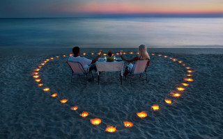 Romantic beach candles hologram autumn - free valentines wallpaper