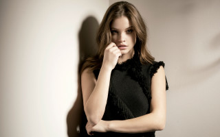 Black dress woman black white - a black dress leaning against a wall free wallpaper