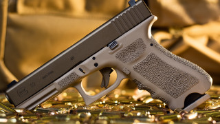 Gun gold bag chain matte - a gold background free wallpaper