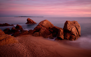 Rocky beach pink sky ocean - pastell free wallpaper