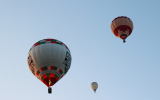 Three hot air balloons blue - hot free wallpaper