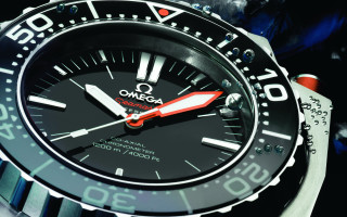 Watch black red face red - a red second hand free wallpaper