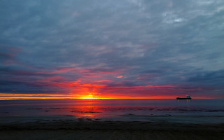 Sunset beach boat clouds ocean - free sunset wallpaper for desktop