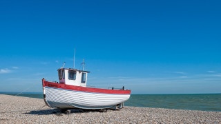 Boat beach ocean sunny tilt - a rope free wallpaper
