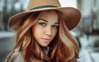 Eszter mattioni portrait blonde blue 3 - free portrait wallpaper for desktop