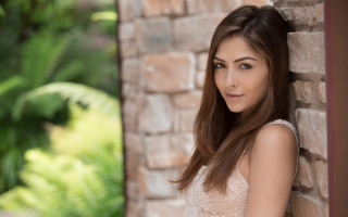 Woman brick wall smile cosplay - a woman leaning against a brick wall free wallpaper