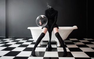 Woman sitting toilet bubble black - a bubble free wallpaper