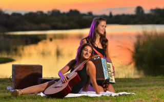 Two girls accordion lake sunset - two girl free wallpaper