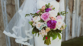 Bride bouquet woodenfence colorful neoromantic - colorful accent free wallpaper
