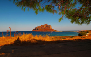Mountain lake boat autumn sunset - a view of a body free wallpaper