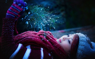 Child sparkler red sweater winter - a sparkler free wallpaper