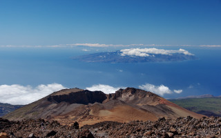 Mountain ocean clouds blue sky - exekia free wallpaper for desktop