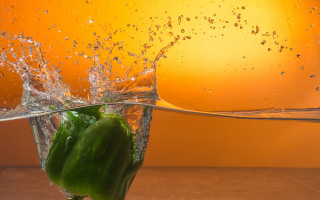 Green pepper splash water glass - the glass free wallpaper