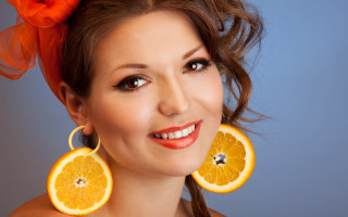 Orange slices earrings woman smiling - precisionism free wallpaper