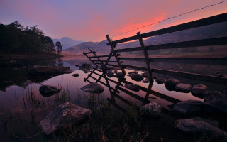 Fence water mountains sunset rocks - rich moody colour free wallpaper