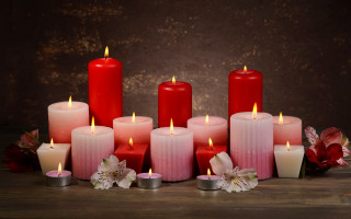 Candles flower vase stilllife romantic - a group of candles free wallpaper