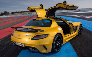Yellow sports car open doors 8 - line free wallpaper