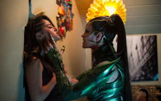 Two women costumes blurry renaissance - the others face free wallpaper for desktop