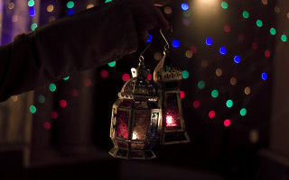 Lantern christmas bokeh glowing ornaments - a person holding free wallpaper