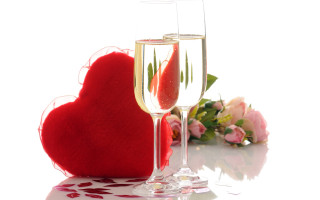 Heart pillow champagne glasses flowers - a red heart free wallpaper
