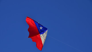 Red white blue kite cloud - a white star free wallpaper for desktop