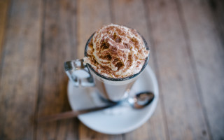 Coffee saucer wooden table 3d - a saucer free wallpaper