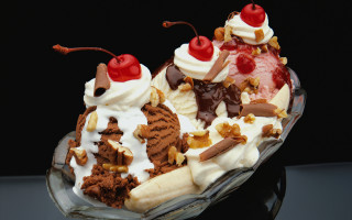 Dessert icecream bananas toppings glassplate - banana free wallpaper