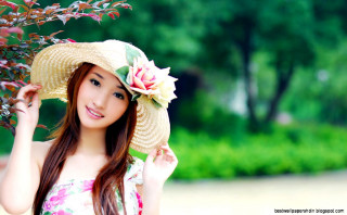 Woman hat flower park posing - free spring wallpaper for desktop