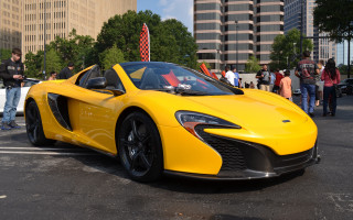 Yellow sports car city people - a yellow sports car free wallpaper