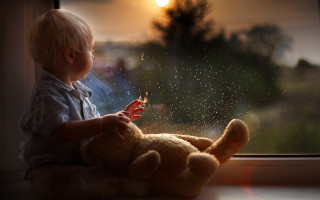 Boy window sill teddy sun - a little boy free wallpaper