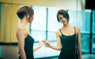 Woman black dress mirror reflection - herself free wallpaper for desktop