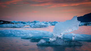 Iceberg lake sunset pink sky - a pink sky in the background free wallpaper