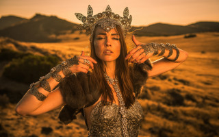 Desert woman crown bracelets fantasy - amanda sage free wallpaper