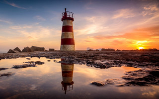 Lighthouse rocky beach sunset reflection - a rocky beach free wallpaper