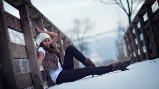Woman sitting bridge snow hat - a hat and scarf free wallpaper