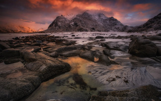 Mountain range pool sunset cloudy - a pool of water free wallpaper