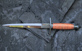 Knife wooden handle black floral - a floral pattern free wallpaper for desktop