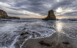 Beach waves rocks cloudy sky - adobe lightroom free wallpaper