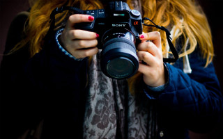 Woman holding camera arts photography - canon 5 0 mm free wallpaper