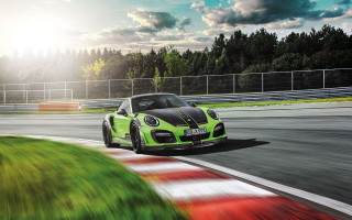 Green sports car race track 9 - a sky background and trees free wallpaper for desktop