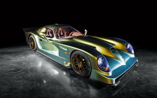 Metallic car shiny dark room - the dark room free wallpaper