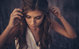 Woman bun concerned portrait araceli - head and shoulders portrait free wallpaper for desktop