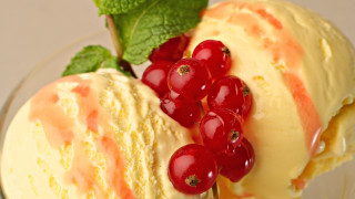 Ice cream berries leaf rococo - a bunch of berries free wallpaper