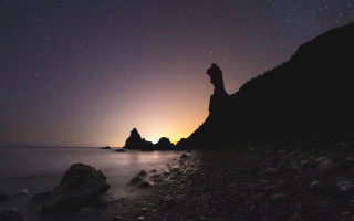 Rocky beach star filled sky - sky above free wallpaper